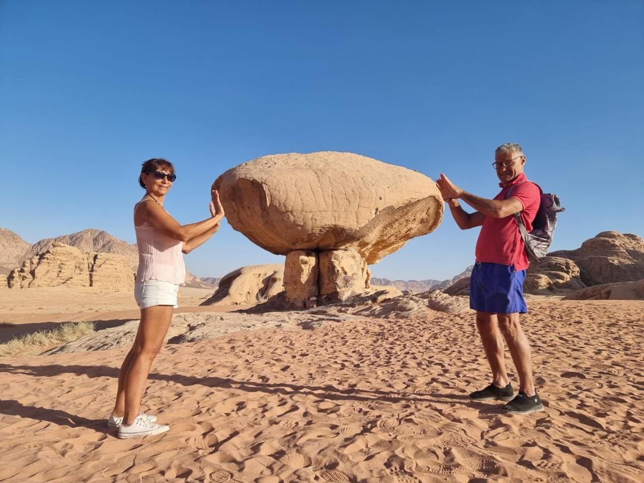 Wadi Rum Oscar Camp ภายนอก รูปภาพ